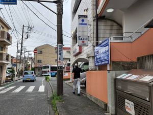 袖看板　シート貼り完了